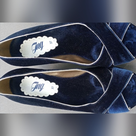 Velvet Platform Sandals - Picture 11 of 11